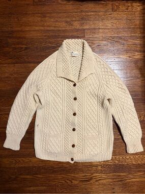 Made in IrelandCarberry Cable Knit Wool w/Wood Buttons Women's Sweater Cardigan